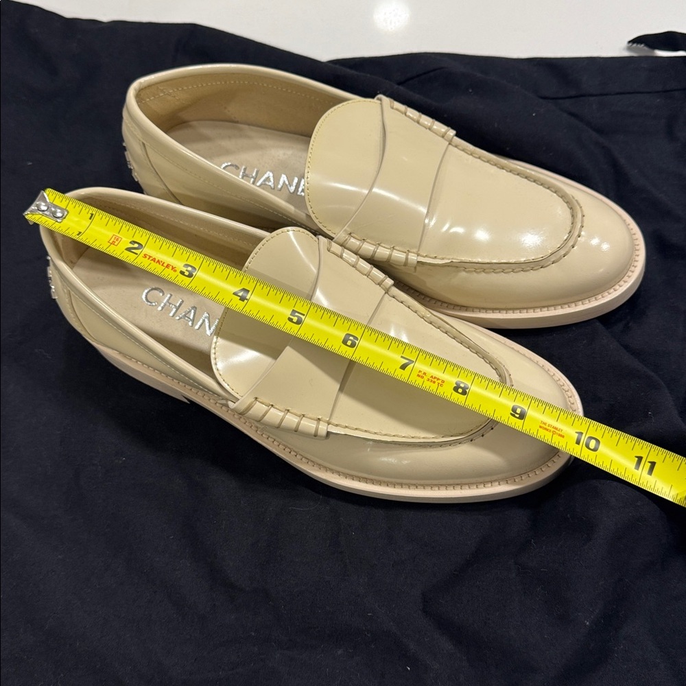 CHANEL Women's Beige Loafers - Picture 5 of 7